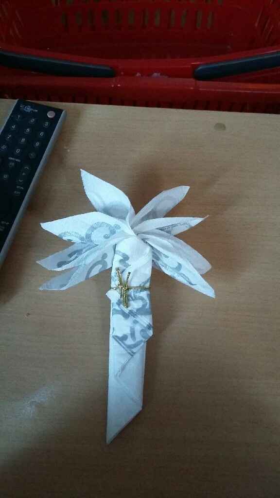 Pliage de serviette en fleur de palmiers - 1