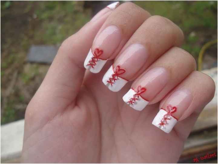 ongles blancs et rouges