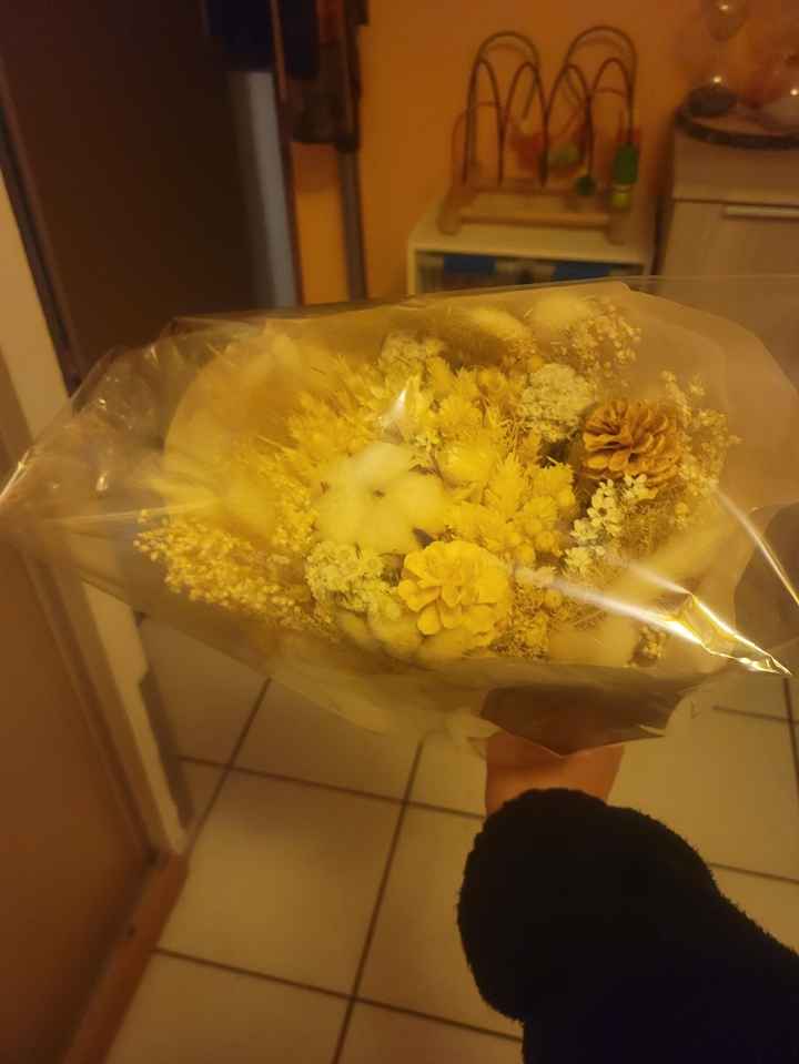 Assortir la boutonnière au bouquet ou à l'accessoire de cheveux? - 1