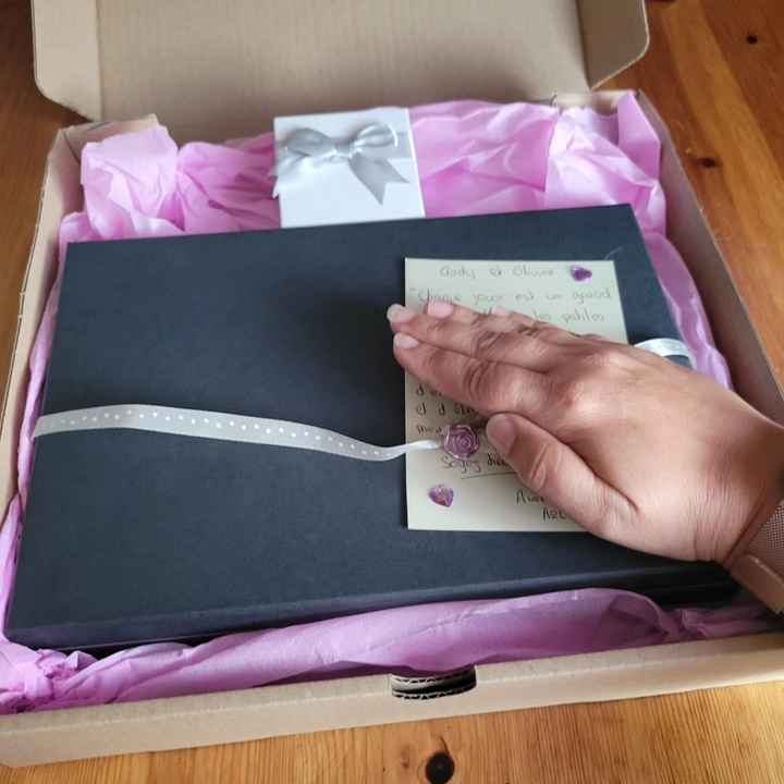 Notre book est à la maison - 1