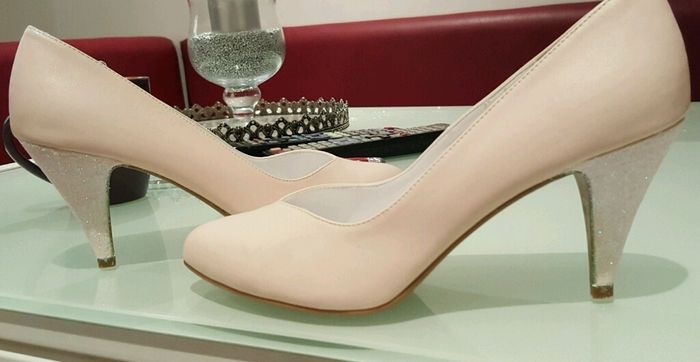 Je cherche toujours mes chaussures desesperement - 1