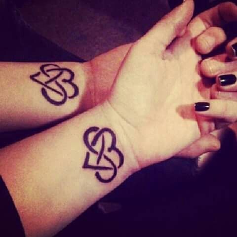 Cadeau de mariage : tatouage un peu d'aide svp - 1