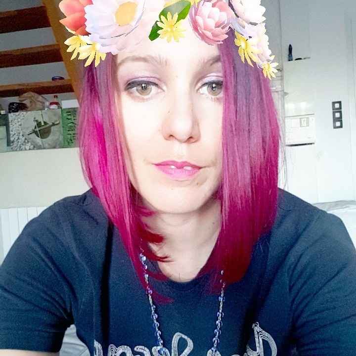  Voici quelques coiffures de mariées aux cheveux colorés - 1