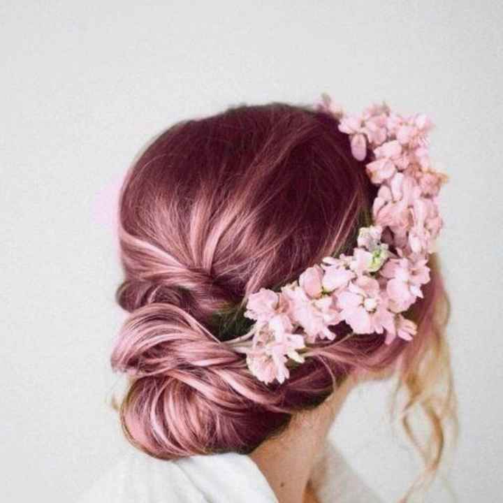  Voici quelques coiffures de mariées aux cheveux colorés - 2