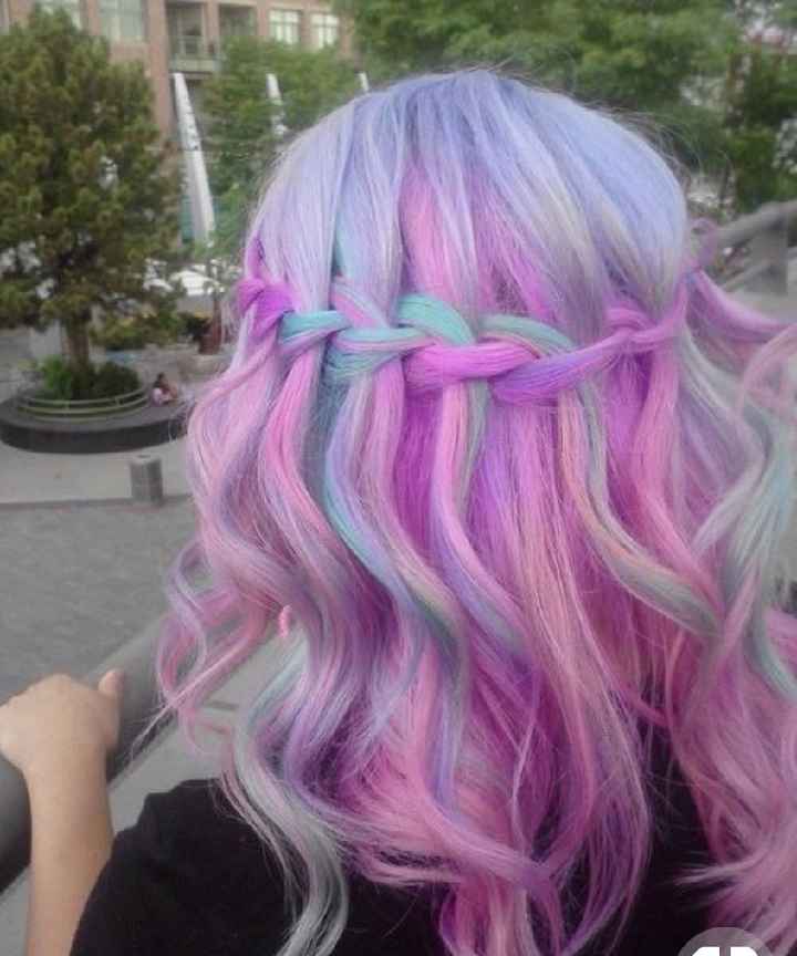  Voici quelques coiffures de mariées aux cheveux colorés - 15