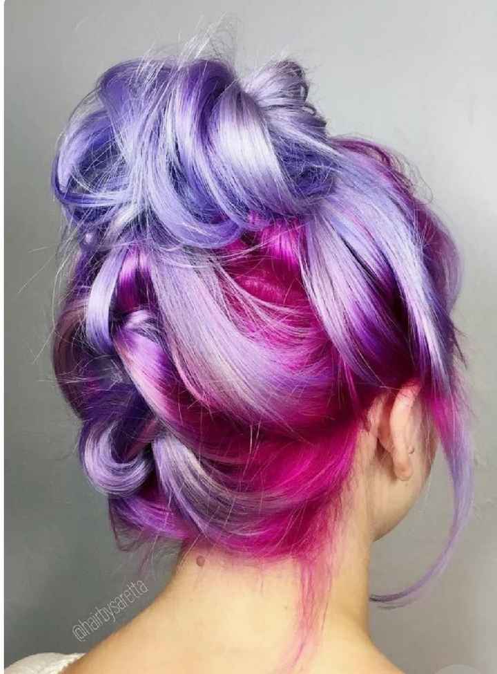  Voici quelques coiffures de mariées aux cheveux colorés - 17