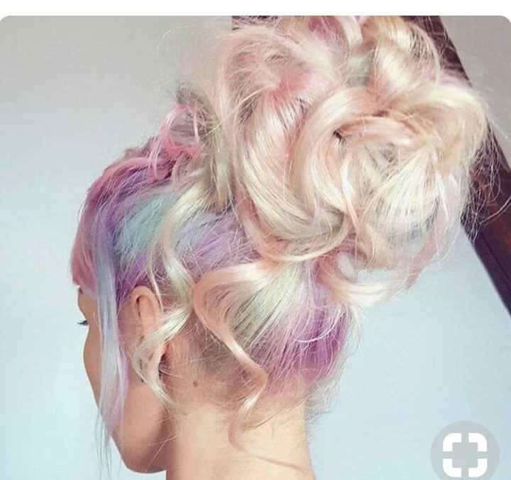  Voici quelques coiffures de mariées aux cheveux colorés - 25