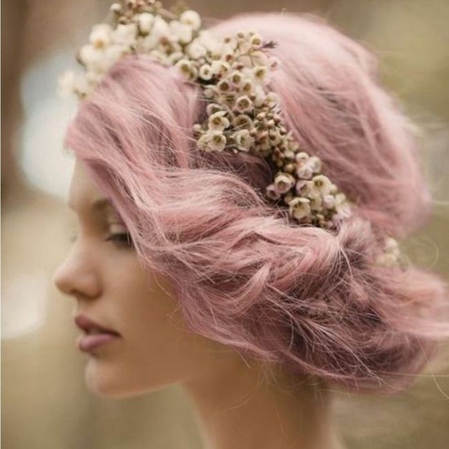  Voici quelques coiffures de mariées aux cheveux colorés - 3