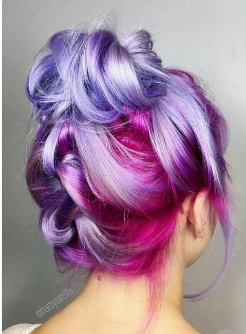  Voici quelques coiffures de mariées aux cheveux colorés - 17