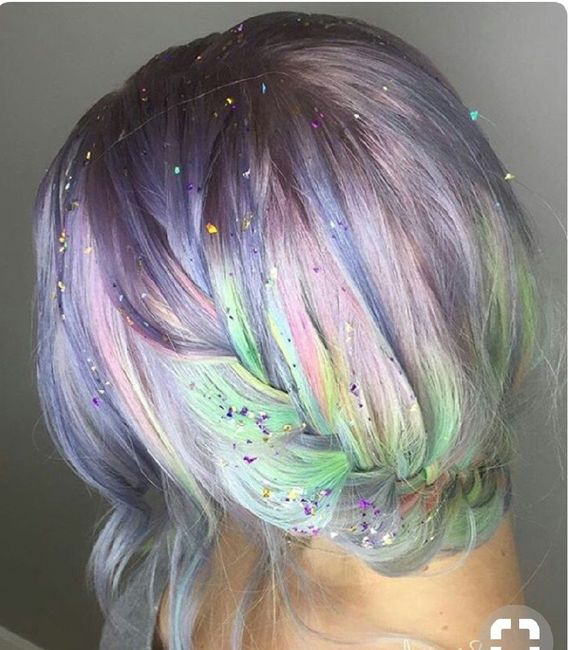  Voici quelques coiffures de mariées aux cheveux colorés - 18