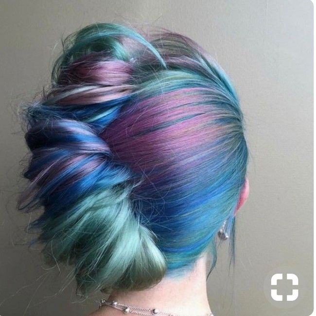  Voici quelques coiffures de mariées aux cheveux colorés - 26