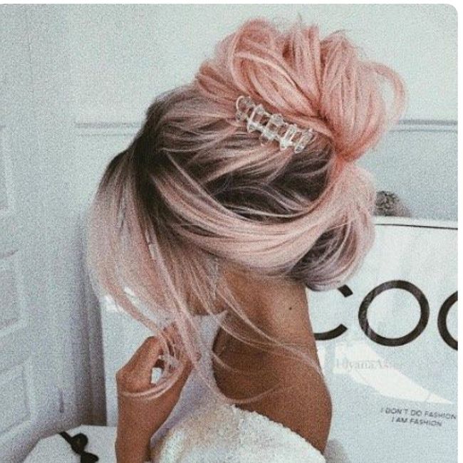  Voici quelques coiffures de mariées aux cheveux colorés - 1