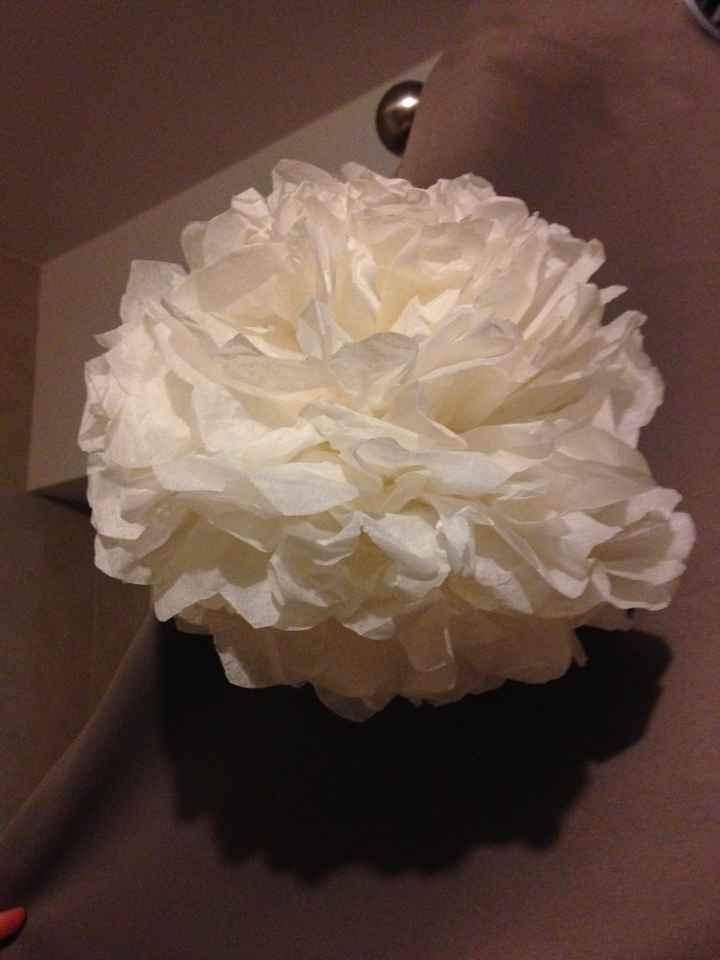 - pompon en papier de soie: j'adore. Ca c'est voté avec mon chéri!! 