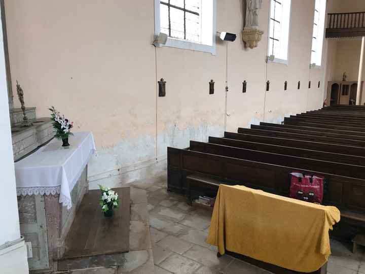 Les murs de l’eglise : une catastrophe 😭😭😭 - 1