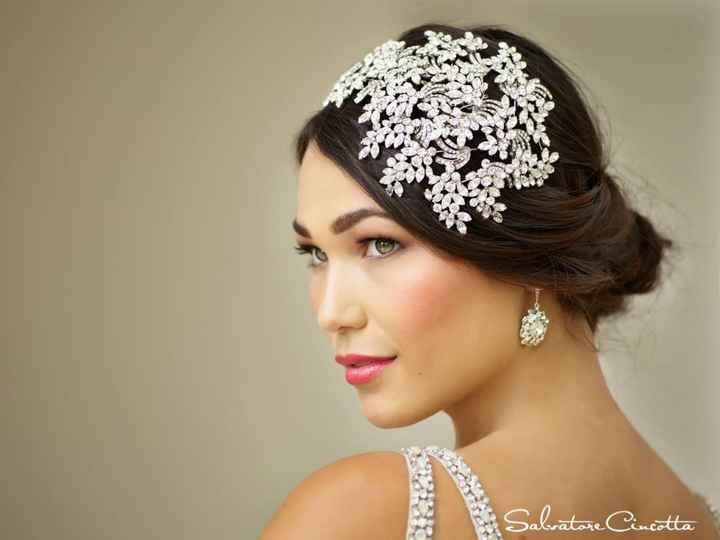 broche dans les cheveux
