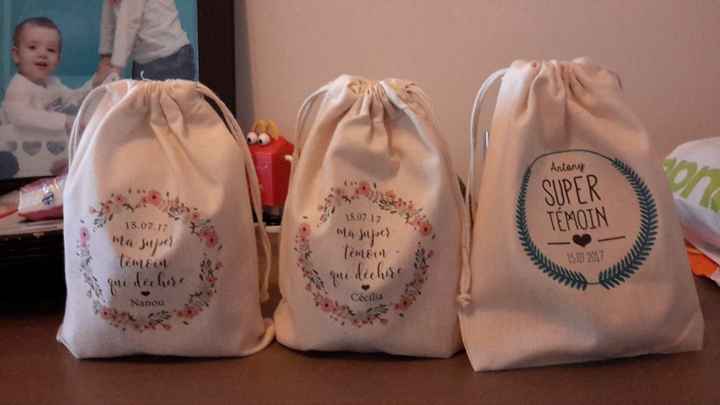 Petits sacs cadeaux aux temoins. 