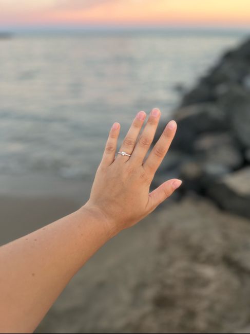 Ta bague de fiançailles sur le Pinterest de Mariages.net ça t'intéresse ? ❤️ 10