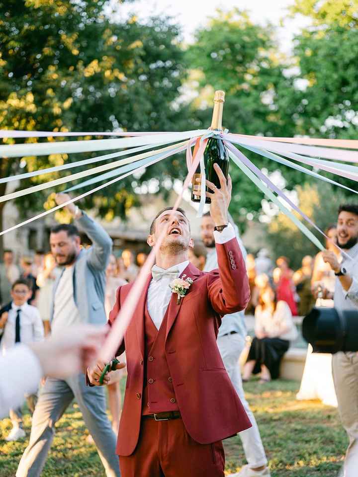 L’incontournable lancer du bouquet et pour le marié  le jeu du ruban avec une bouteille - 2