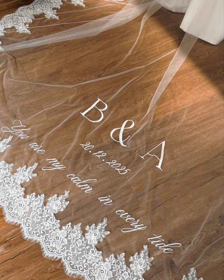 Accessoires ( porte alliances, cintres , voile brodé) - 4