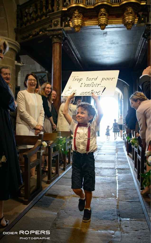 Enfants d'honneur avec pancartes - 1