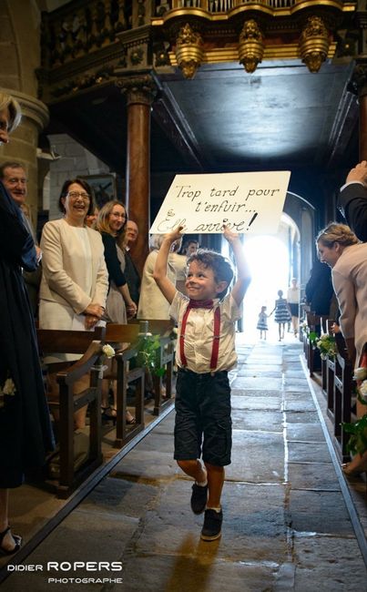 Enfants d'honneur avec pancartes - 1