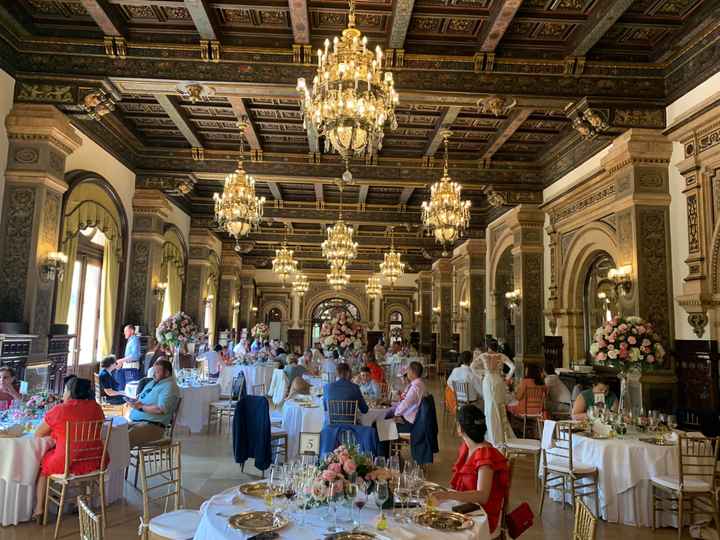 Salle repas et salle de danse séparées - 1