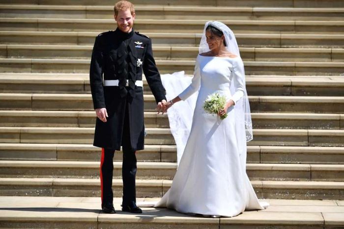 Pour laquelle de ces robes de mariées vas tu craquer ?!  Kate Middleton, Meghan Markle ou Eugenia York ? 2
