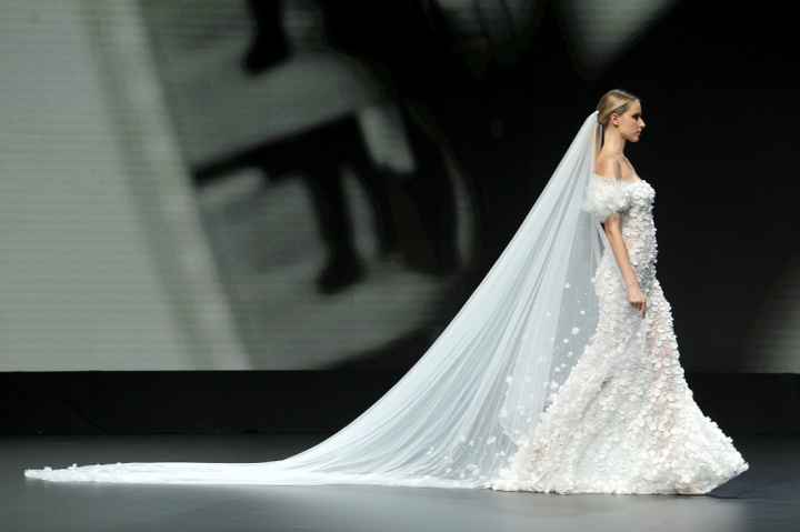 Pronovias ne manque pas à l’appel de la Valmont Barcelona Bridal Fashion Week ! ❤️ - 2