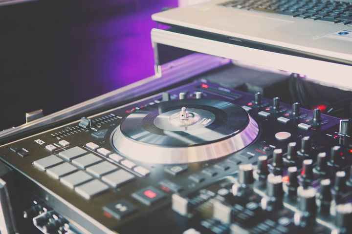 Auras-tu un DJ à ton mariage ? - 1