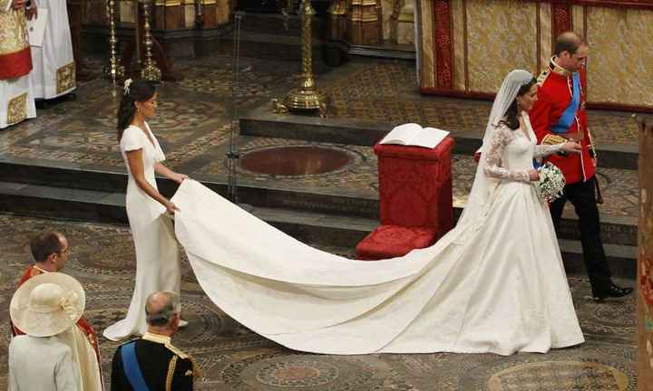 Pour laquelle de ces robes de mariées vas tu craquer ?!  Kate Middleton, Meghan Markle ou Eugenia Yo