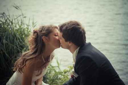 A little kiss by the river