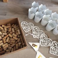 Suspensions en bois "love" / pots photophores ikéa /100 bouchons lièges pour déco 