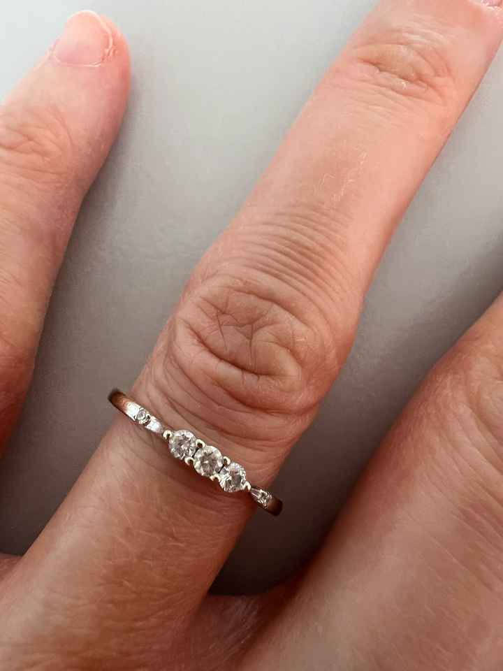 Ta bague de fiançailles sur le Pinterest de Mariages.net ça t'intéresse ? ❤️ - 1