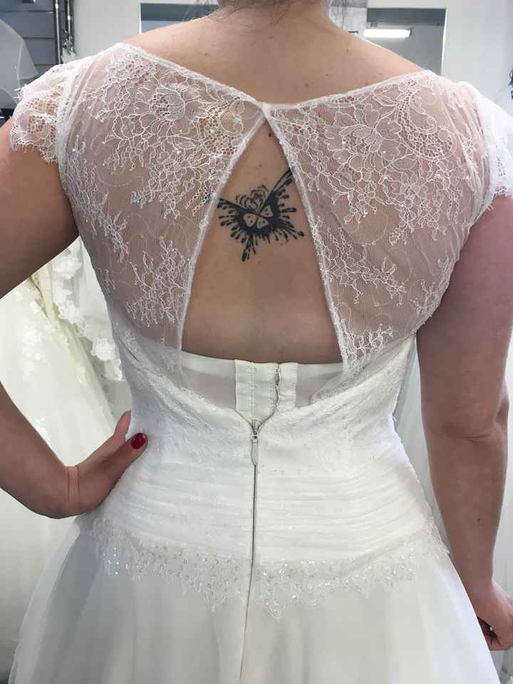 Qu'est ce que tu as sous ta robe ?! - 1