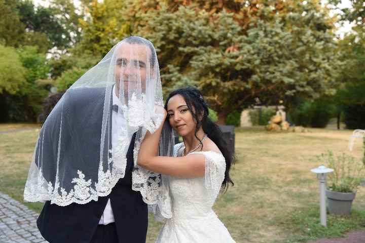 mon mari qui s'amuse avec mon voile...