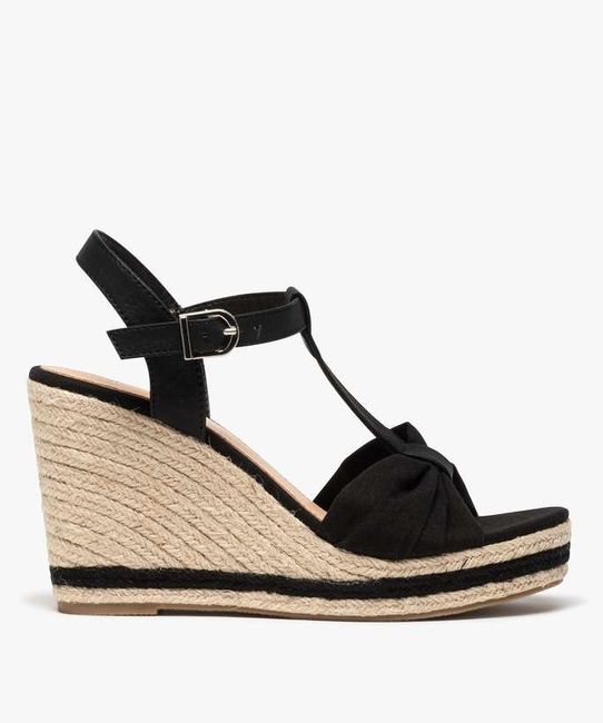 Chaussures trouvées 5