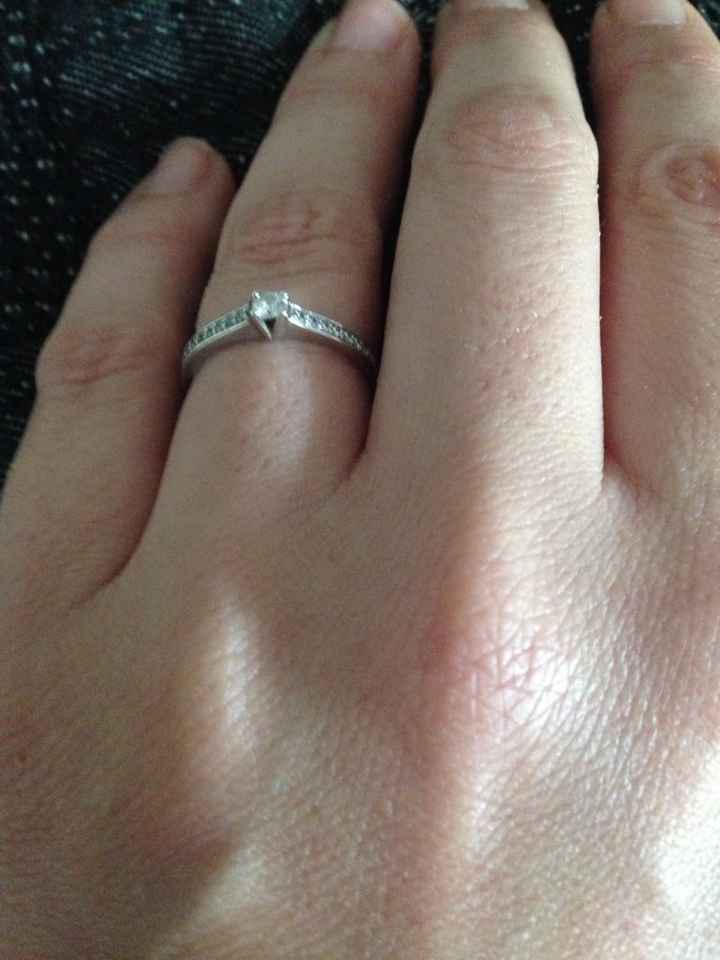 Qui porte une bague de fiançailles ? - 2