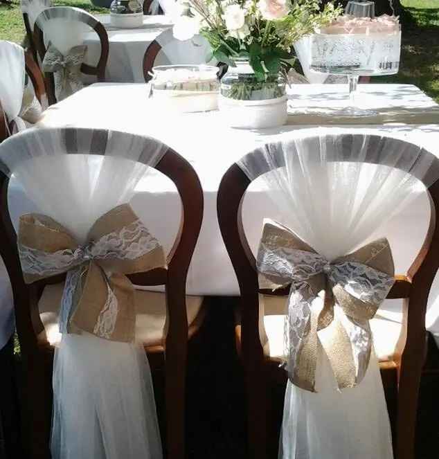 Comment décorer des chaises en plastique pour un mariage ? - 5