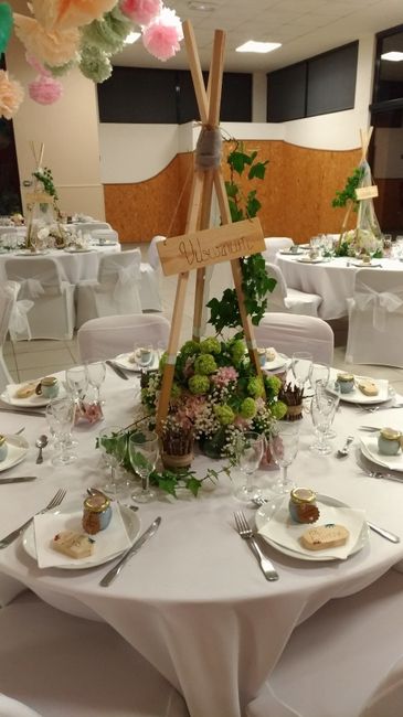 Table avec la fleur viburnum