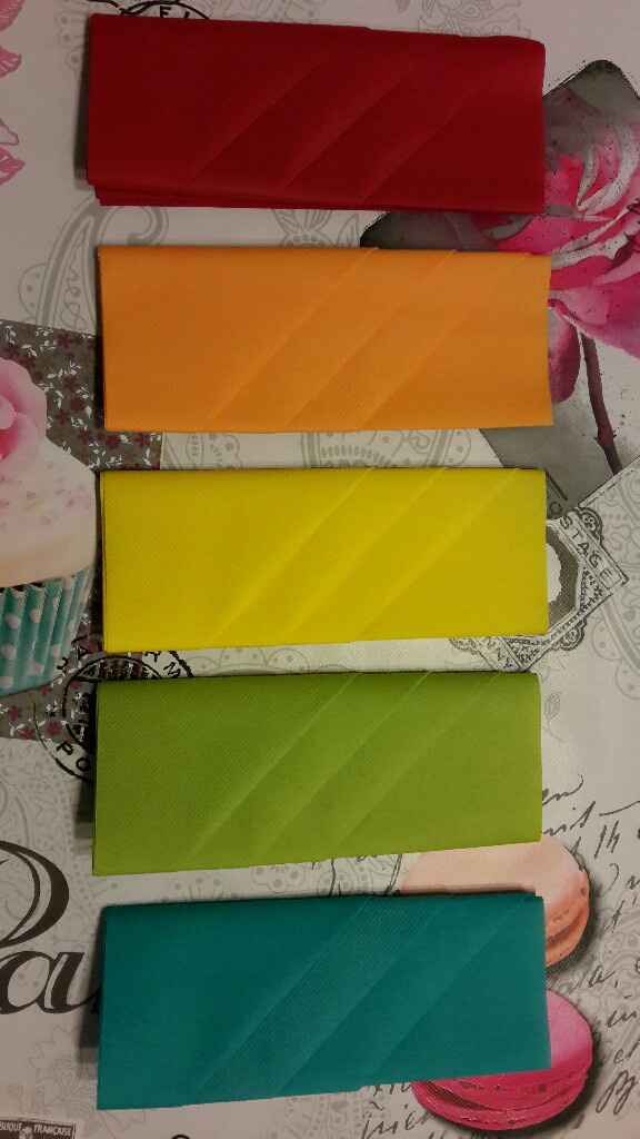 Pompoms finis !. place au pliage de serviettes - 1