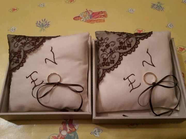 Nos alliances sur leurs coussins - 1