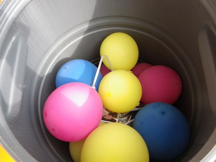 ballons dans le baril