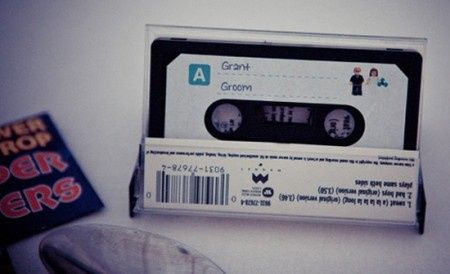 Idée déco de la semaine #13 avec des disques et des cassettes 80's - 1