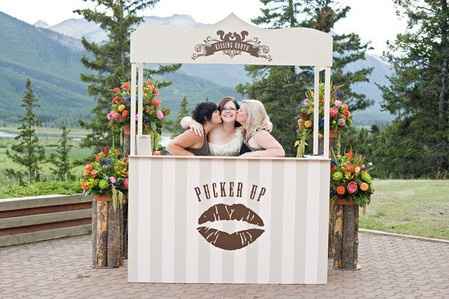 Kissing booth