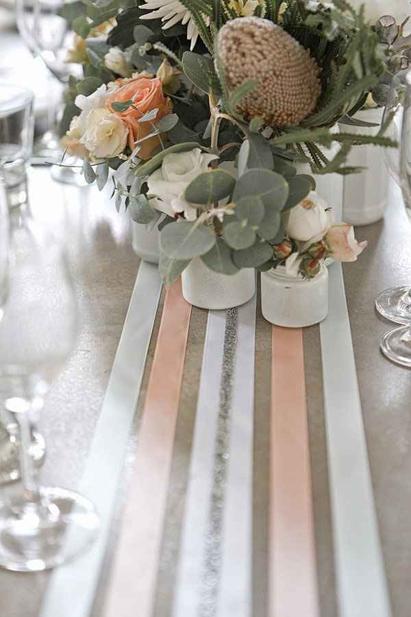 Pas-de-chemin-de-table-mais-des-rubans-pour-decorer-votre-table