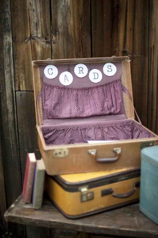 Décoration avec des boites aux lettres et courrier