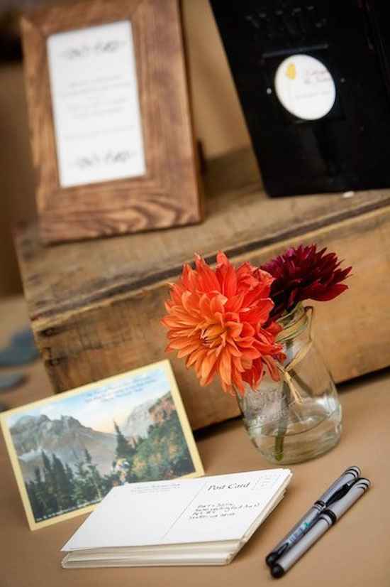 Décoration avec des boites aux lettres et courrier