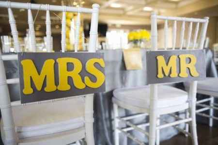 Le club du mariage jaune et gris