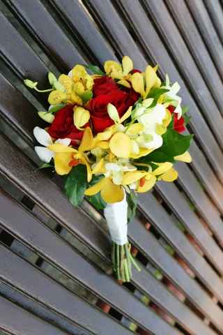 bouquet rouge et jaune