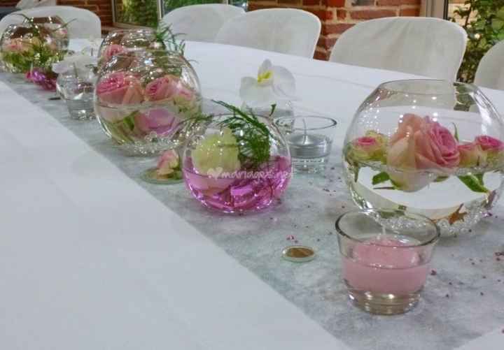 Centre de table - fleurs roses